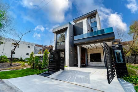 CLASS & COMFORT! 10 MARLA HOUSE FOR SALE IN BEHRIA TOWN
