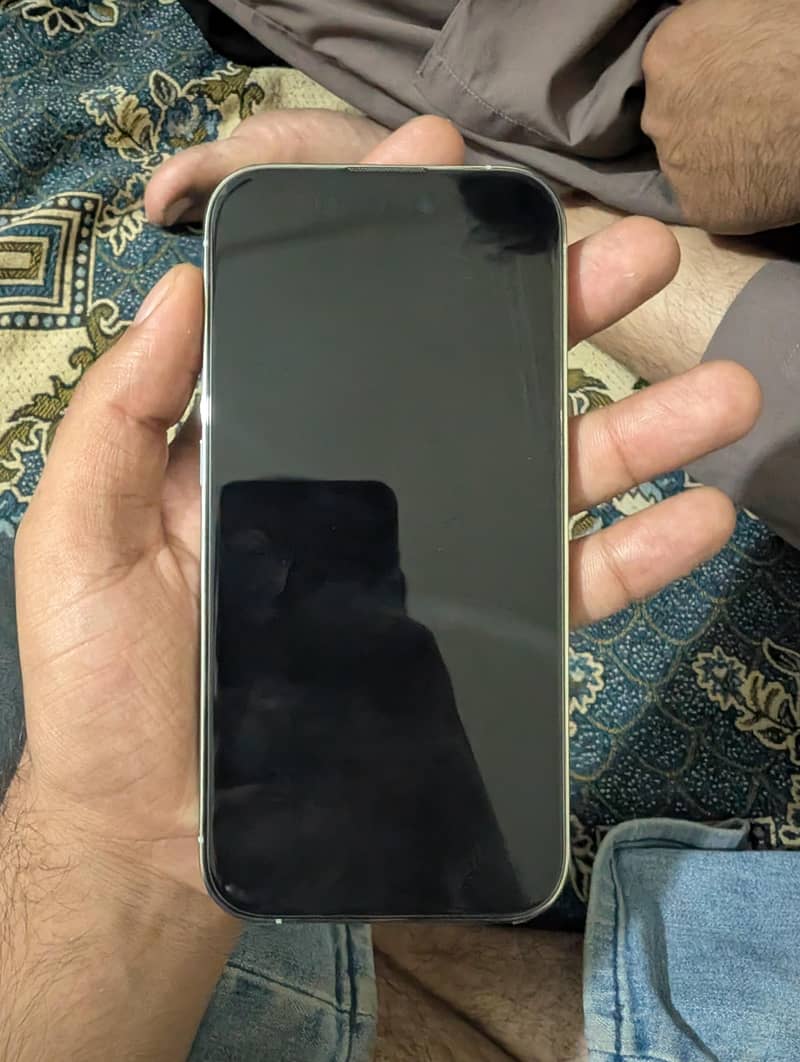 Apple iPhone 14 Pro 1