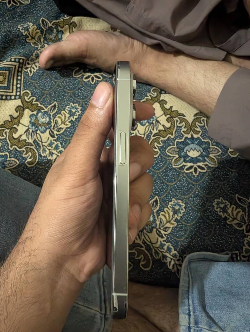 Apple iPhone 14 Pro 4