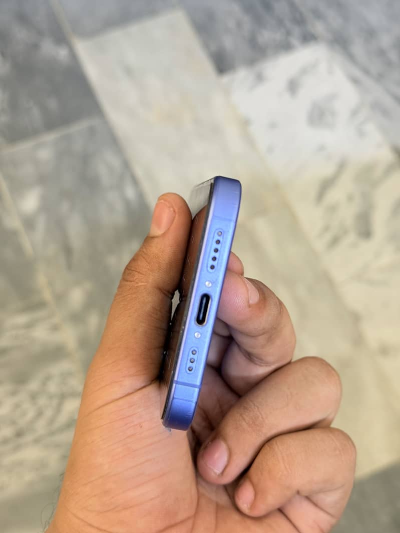 Apple iPhone 16 3