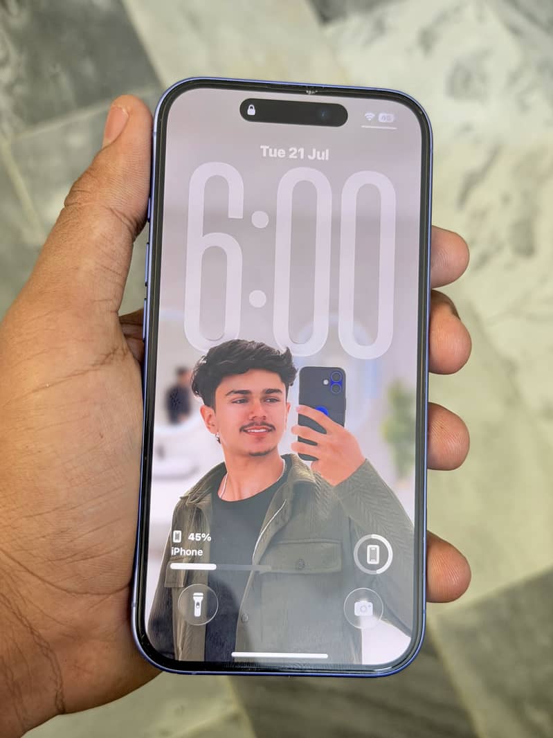 Apple iPhone 16 7