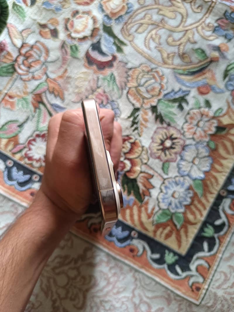 Iphone 16 pro max 4
