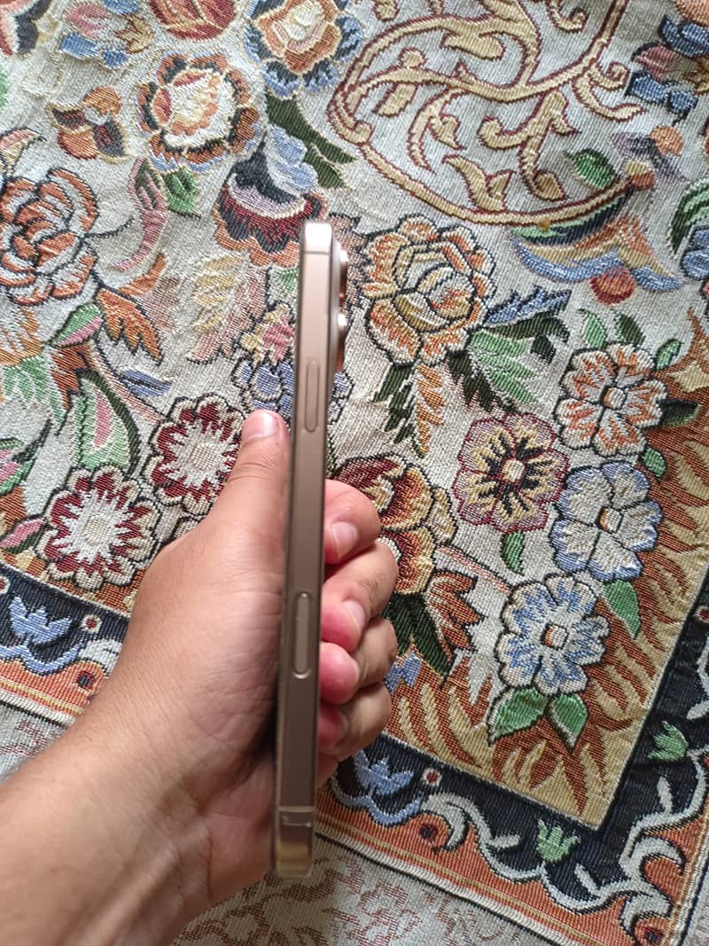 Iphone 16 pro max 5