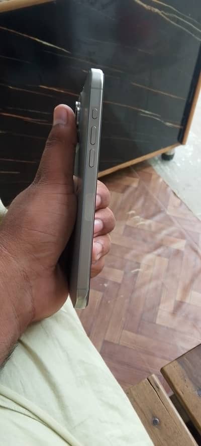 15 pro max condition 10/10 256 gb battery health 100% cycle count 156