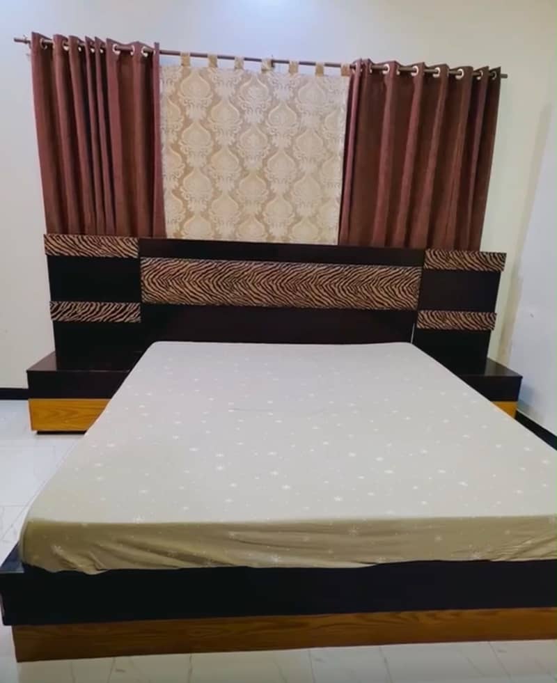 Bedset, side tables, dressing table 1