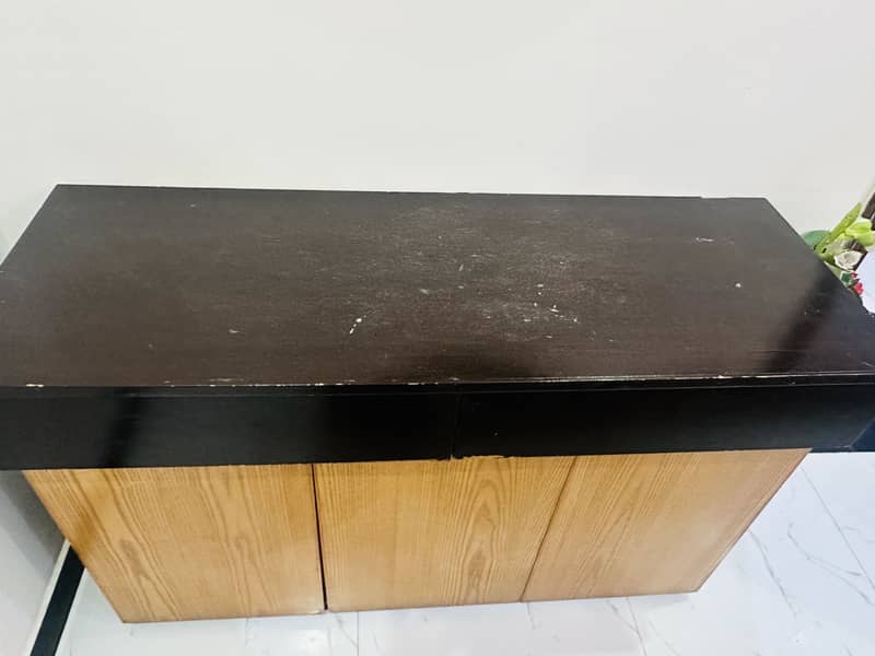 Bedset, side tables, dressing table 3