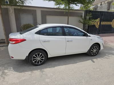 Toyota Yaris 1.5 full option push start