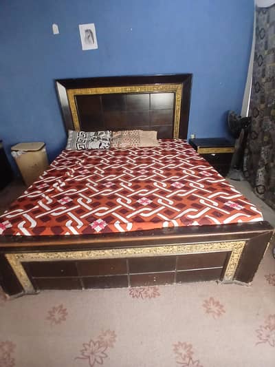bed drasing and sidetables and damownd spring matres