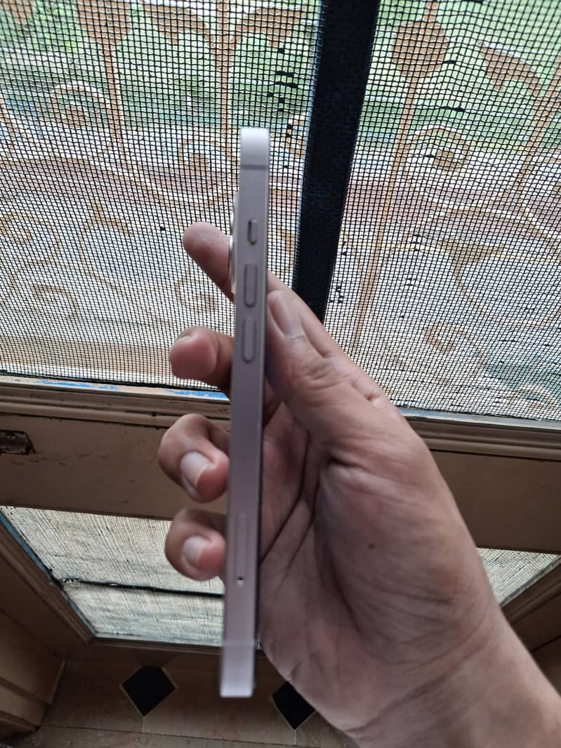 Apple iPhone 13 1