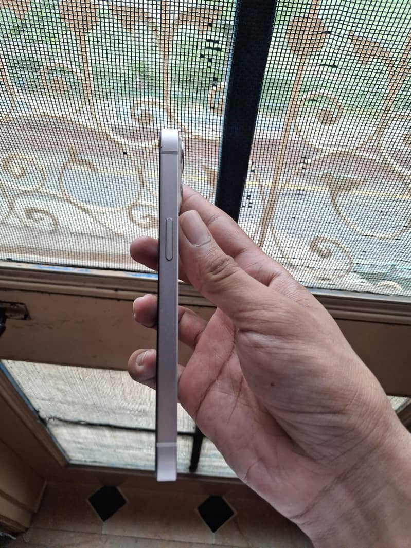 Apple iPhone 13 2