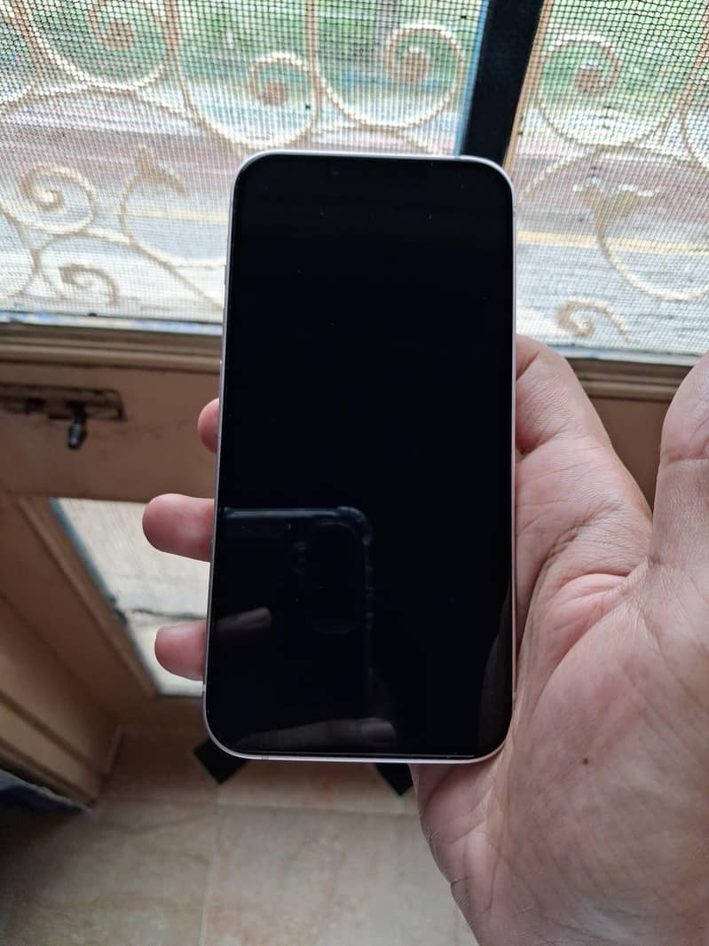 Apple iPhone 13 5