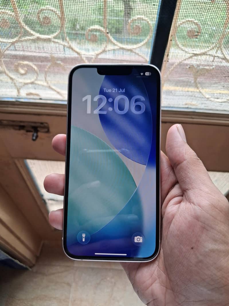 Apple iPhone 13 6