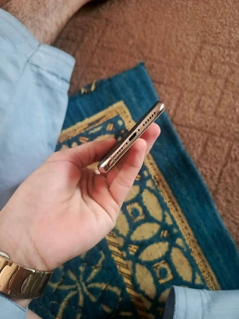 Apple iPhone X 3