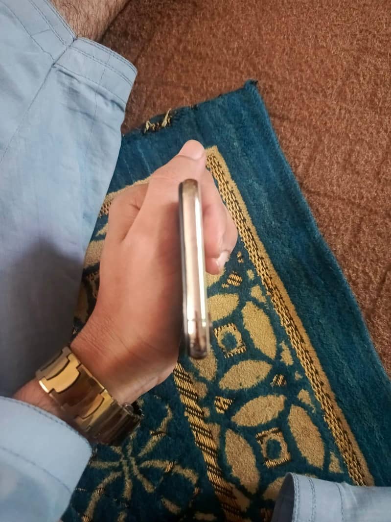 Apple iPhone X 4
