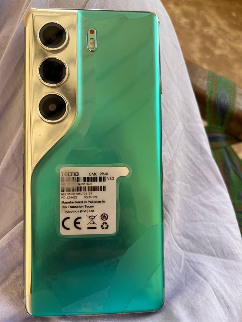 Tecno CAMON 40 Pro 0
