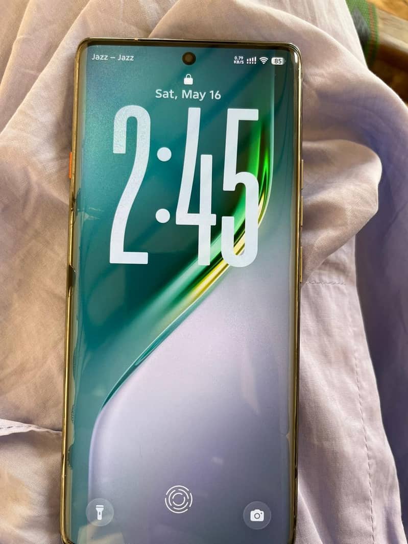 Tecno CAMON 40 Pro 1