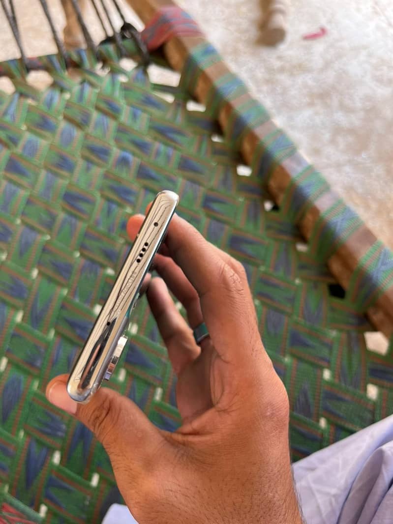 Tecno CAMON 40 Pro 4