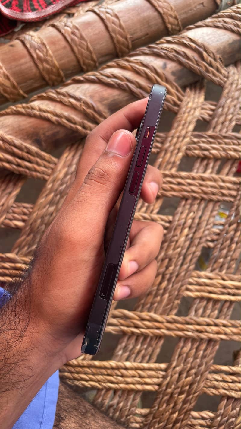 Apple iPhone 13 3