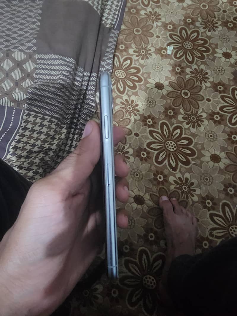 Apple iPhone 11 Pro Max 1