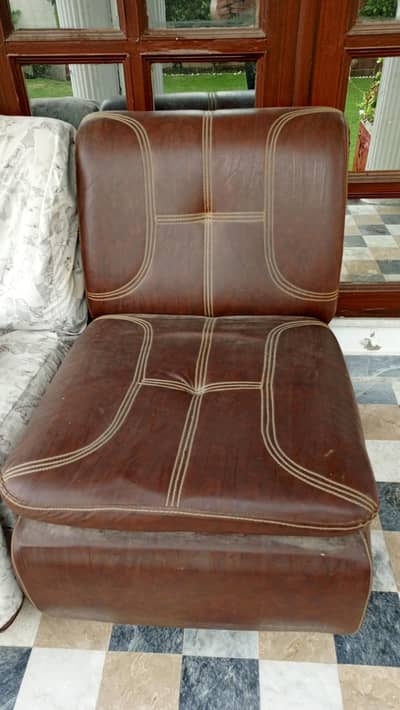 Best condition slightly used total 8 sofa set