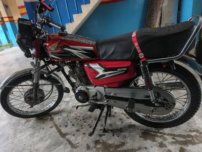 Maintained and Lush Honda 125