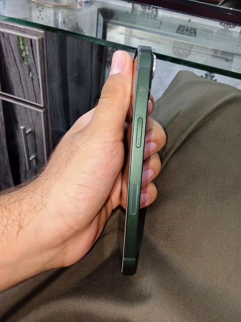 Apple iPhone 13 1