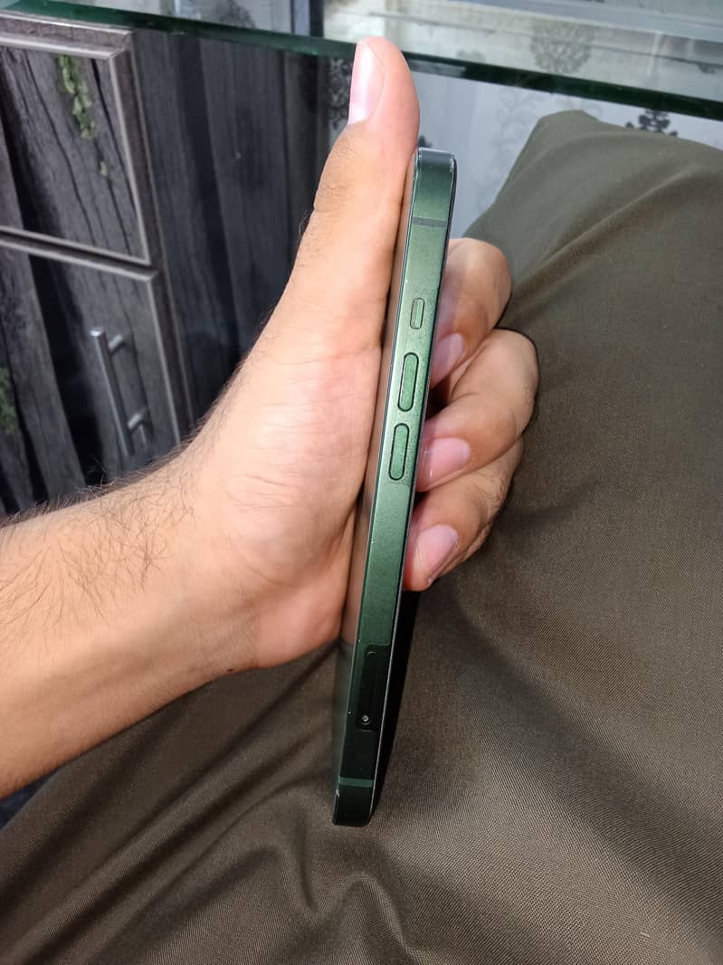 Apple iPhone 13 3