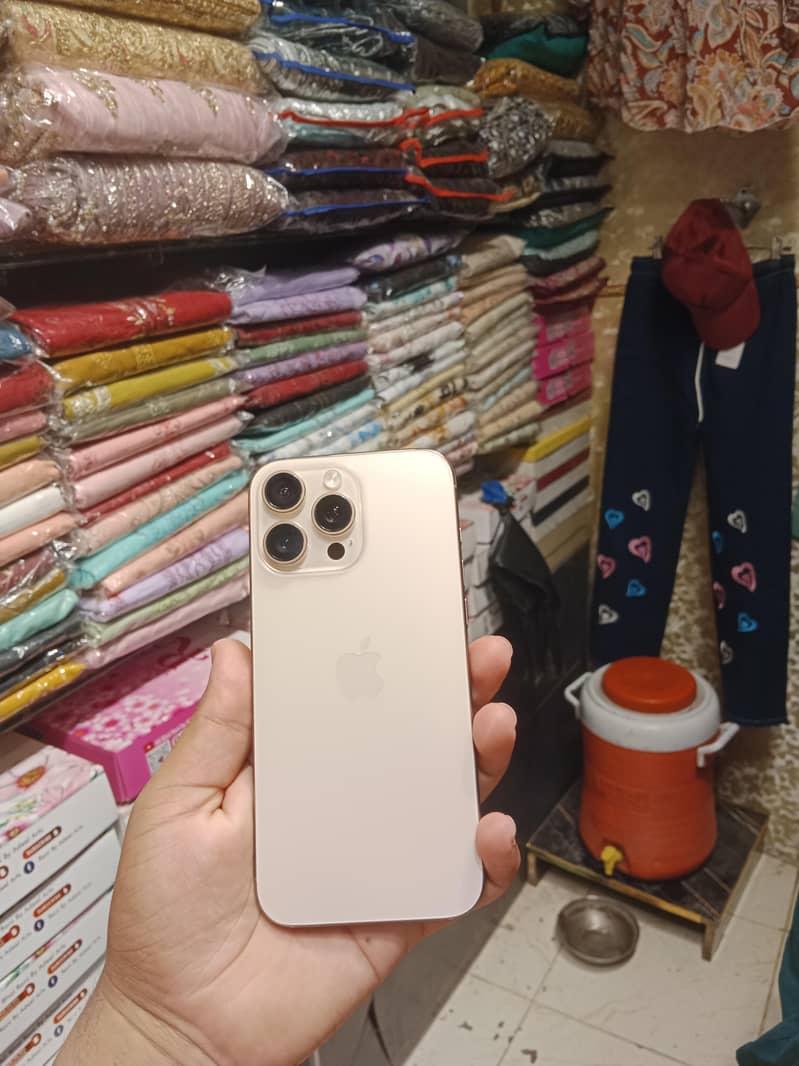 Apple iPhone 16 Pro Max 0