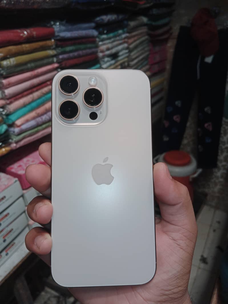 Apple iPhone 16 Pro Max 2