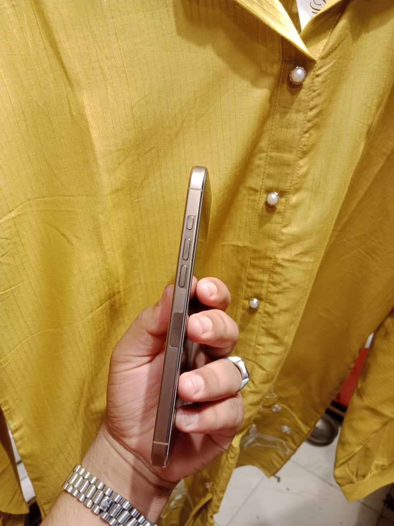 Apple iPhone 16 Pro Max 3