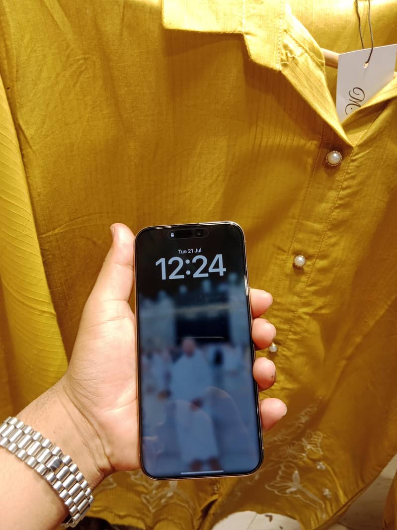 Apple iPhone 16 Pro Max 6