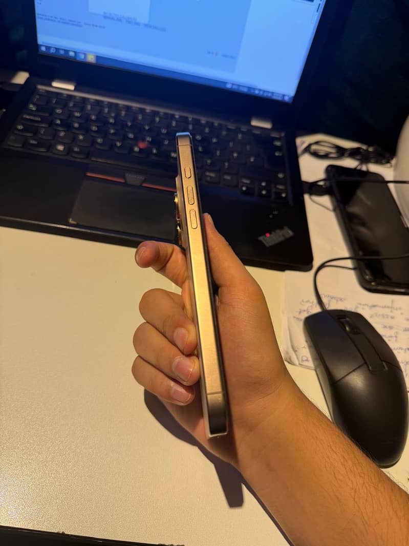 Iphone 16 pro max 3