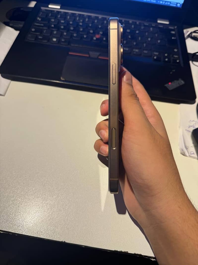 Iphone 16 pro max 4