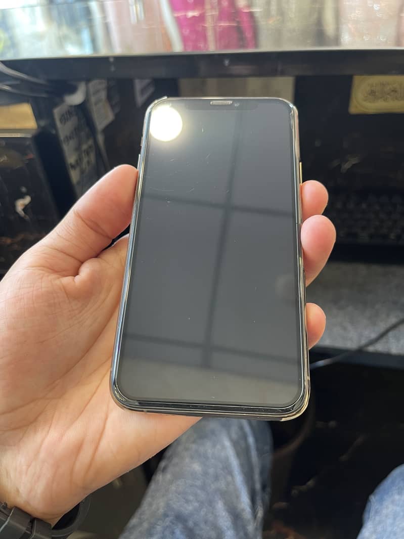 Apple iPhone 11 Pro 1