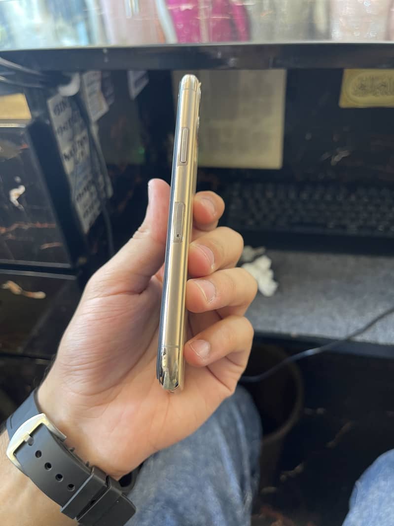 Apple iPhone 11 Pro 2