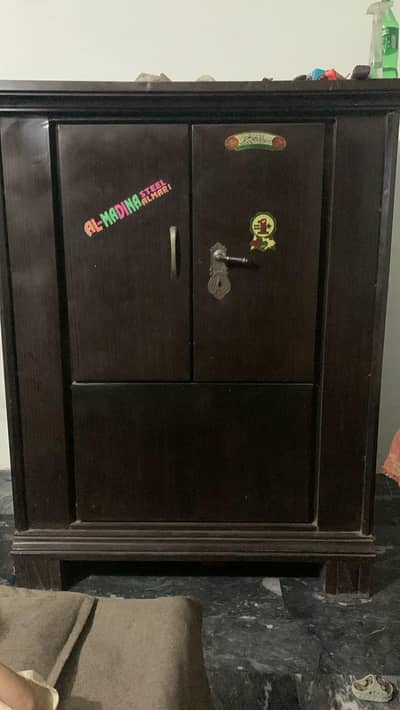 pytta almari . . . bistron wali pytta almari