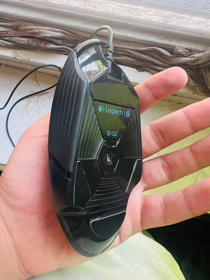 Logitech G402 1