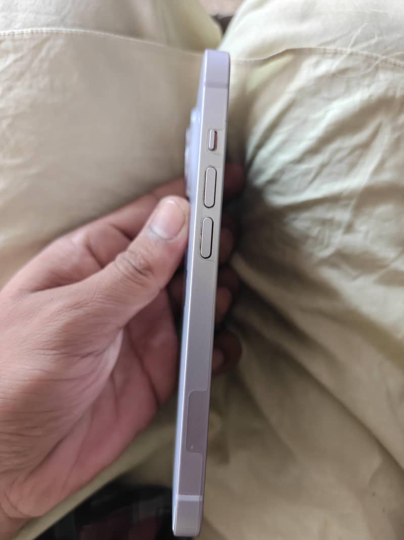 Apple iPhone 14 4