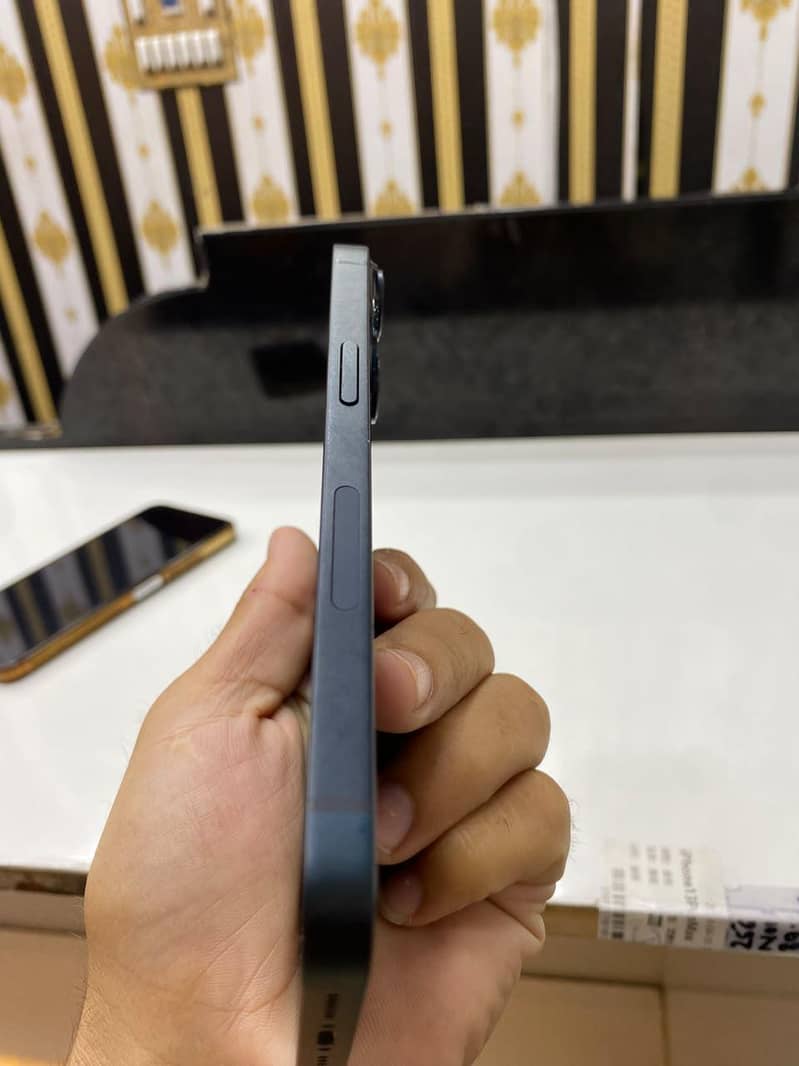 Apple iPhone 14 4