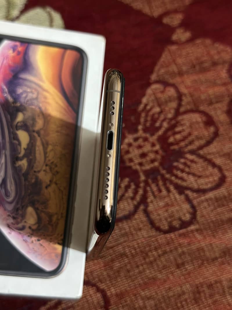 iPhone XS 4