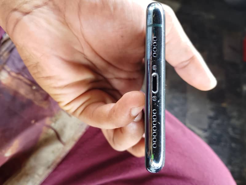 Apple iPhone 11 Pro Max 2