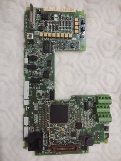feemale Electronics technition