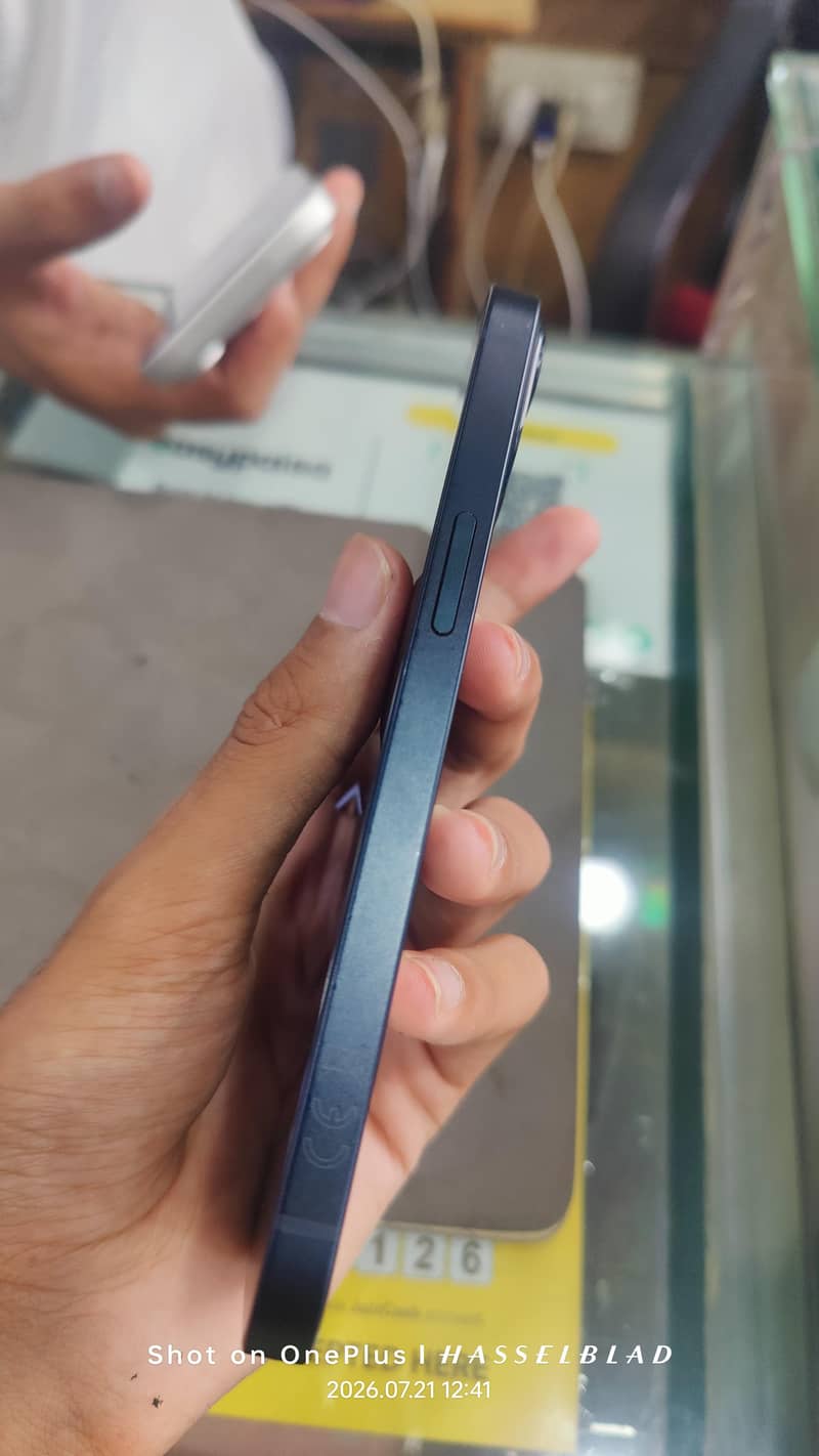 Apple iPhone 13 3