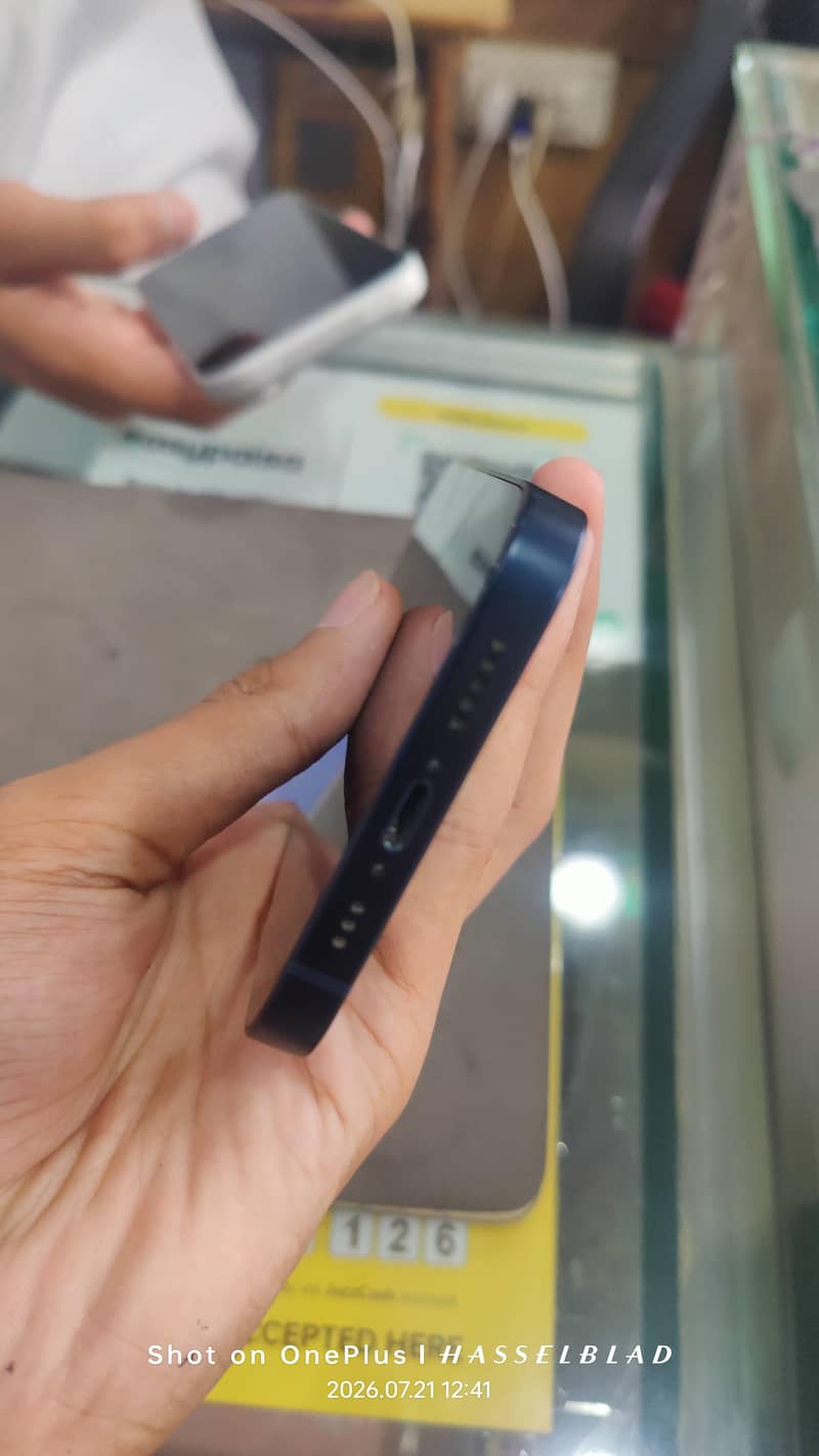Apple iPhone 13 4