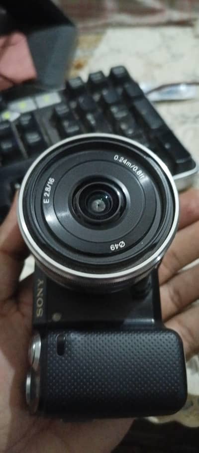 sony 16mm 2.8 lens Nex N5 body
