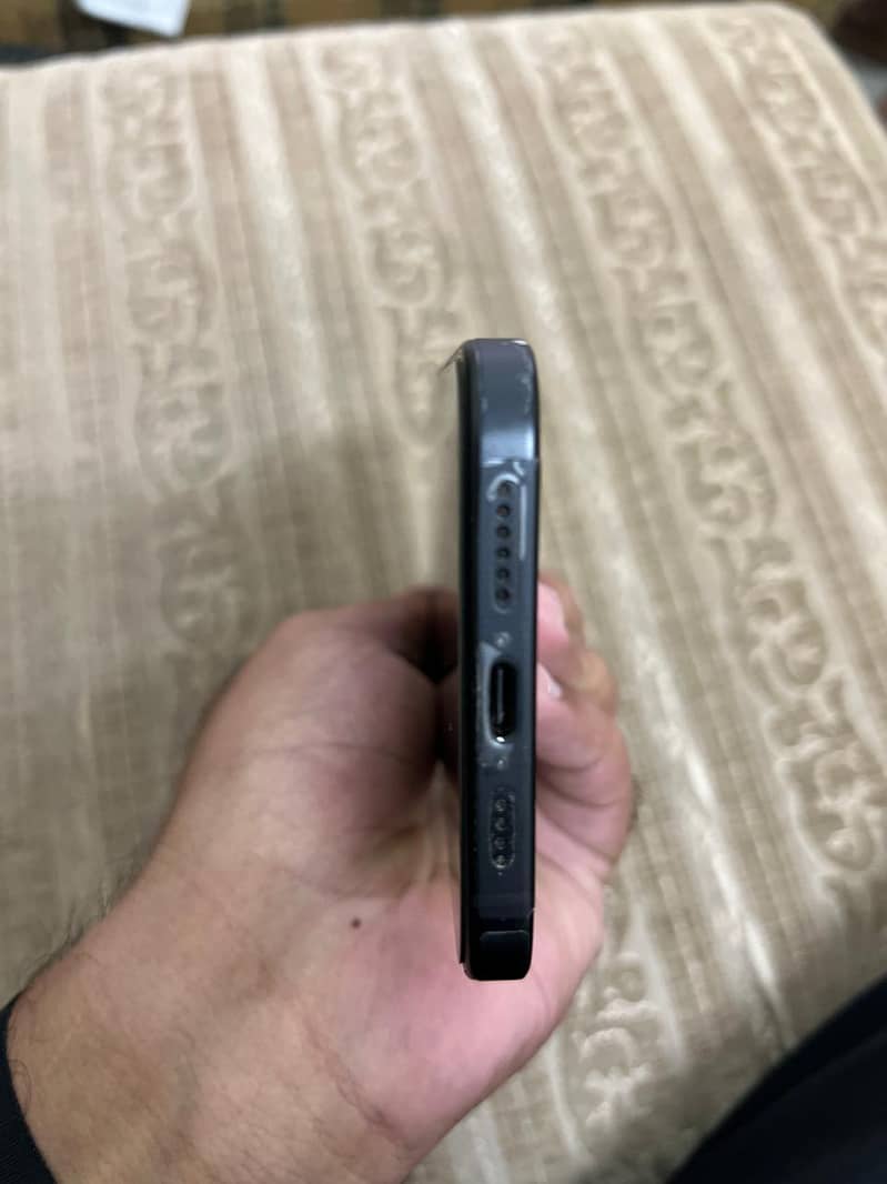 Apple iPhone 15 plus 6