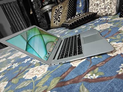 MacBook Air 2017.  i7