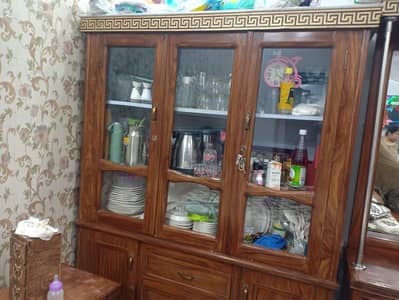 Furniture bilkul fresh hy aik saal se km used hy price negotiable hy