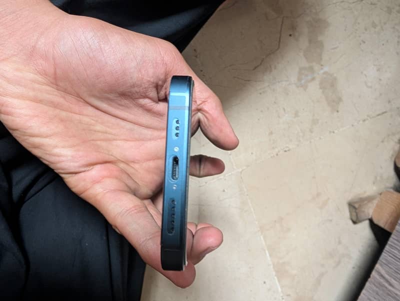 Apple iPhone 13 2