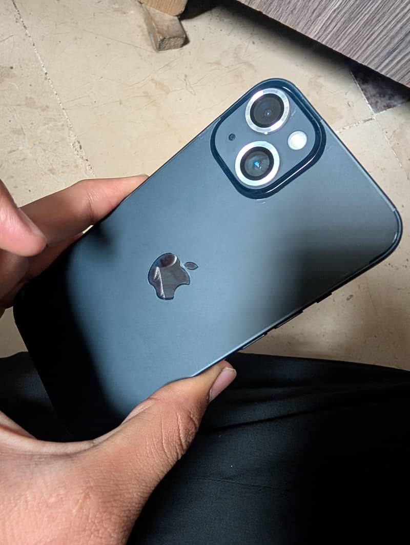 Apple iPhone 13 4